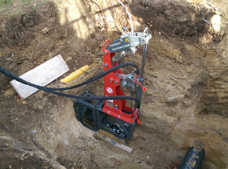 PE pipe renewal for house connections with cable burster TERRA X 100, pic 1