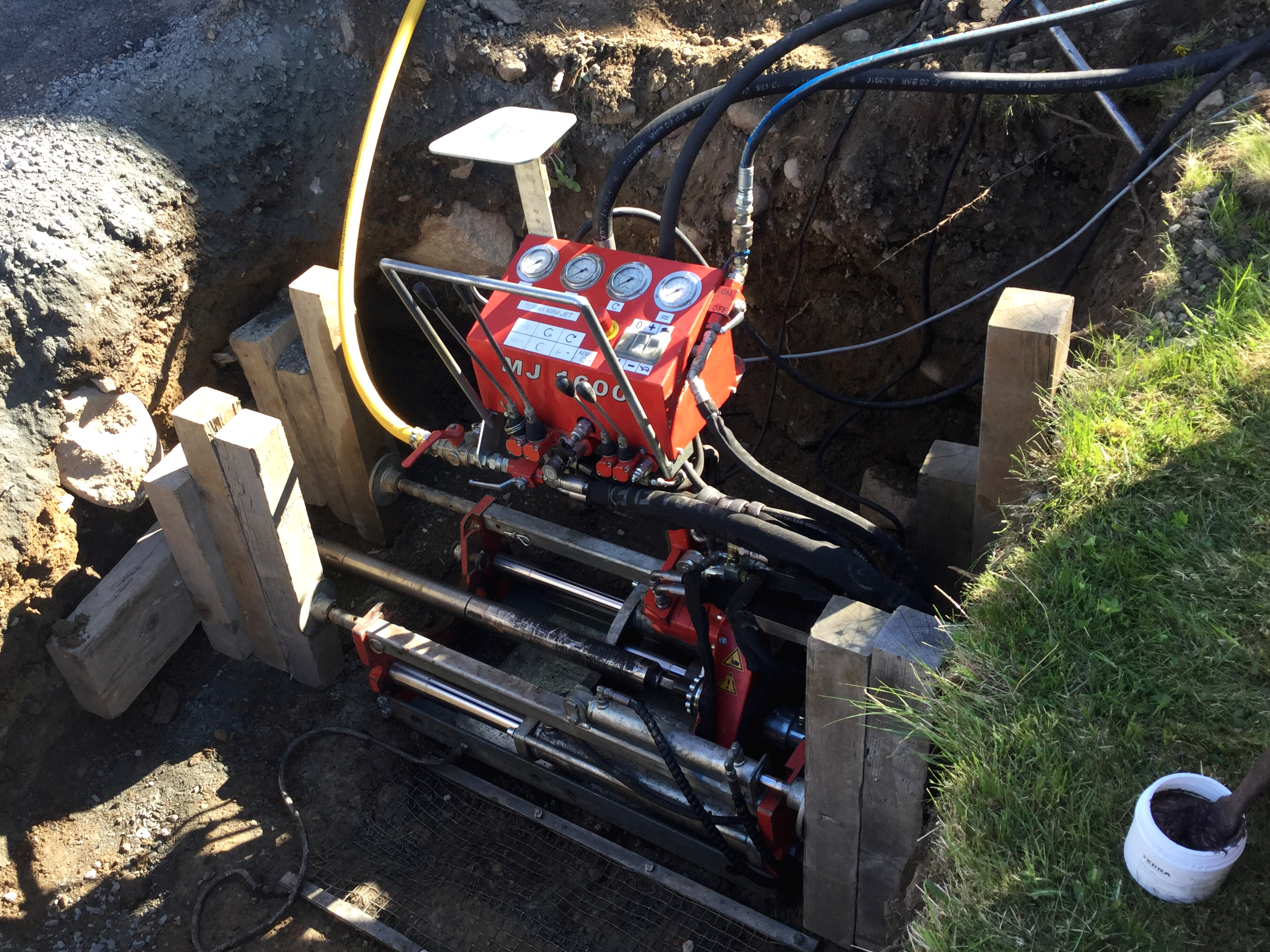 Pit Launched Machines: Rock drilling for FTTH with the TERRA MINI-JET MJ 1600
